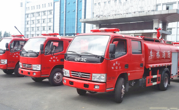 东风多利卡双排5-6立方消防洒水车